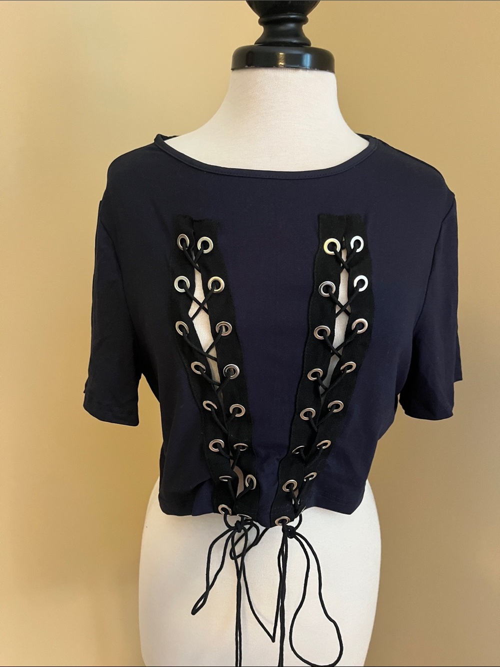 Cropped black tee